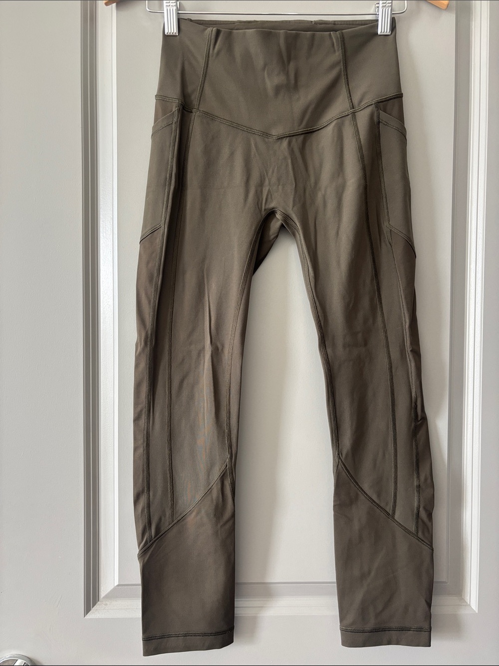 Lululemon mid-rise 3/4 leggings